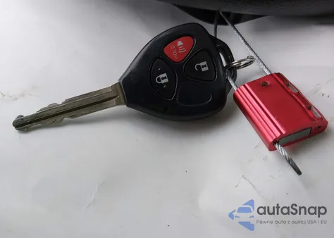 2011 Toyota Matrix z USA, uszkodzony, nr VIN 2T1KU4EE4BC689736